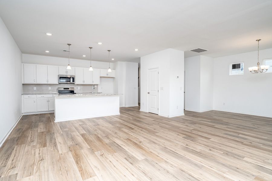 Spacious, unfurnished interior of a new home in Ridgewood, Shelbyville (Image 23).