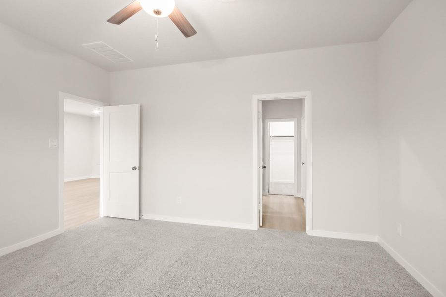 Spacious, unfurnished interior of a new home in Crockett Meadows, Conroe (Image 11).