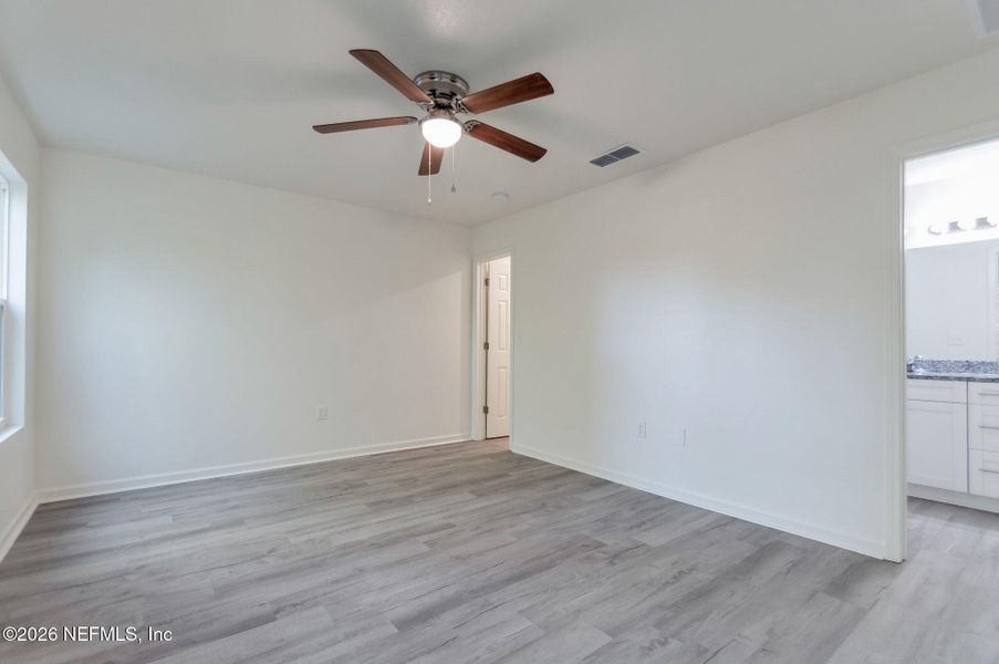Spacious, unfurnished interior of a new home in , Jacksonville (Image 19).
