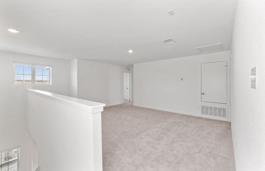 Spacious, unfurnished interior of a new home in Sonterra, Jarrell (Image 28).