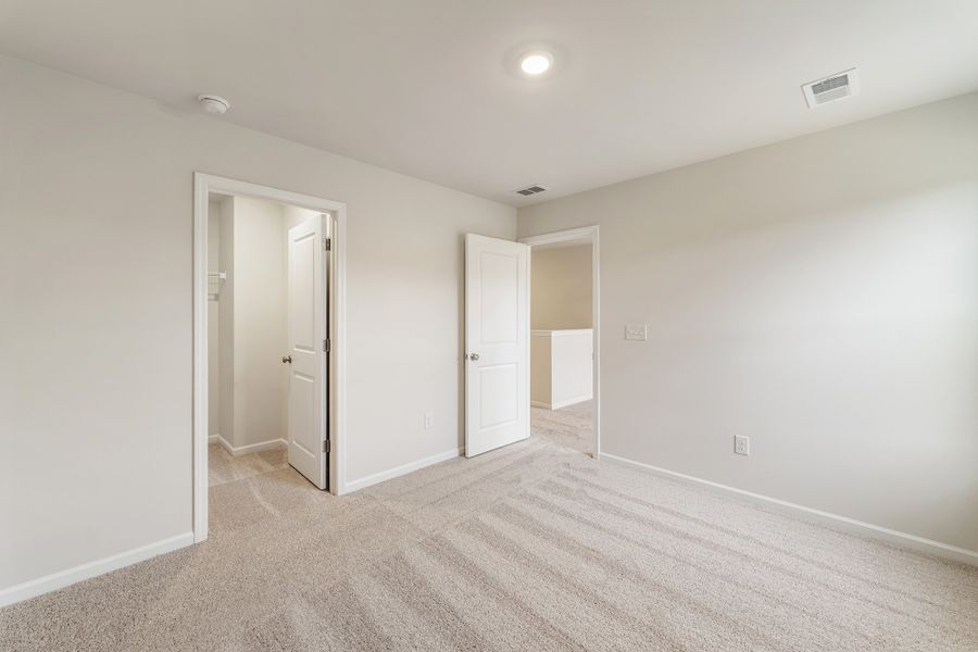 Spacious, unfurnished interior of a new home in Fairview Falls, Chesnee (Image 26).
