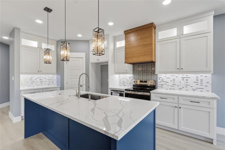 Furnished interior view inside a new home in , Gun Barrel City (Image 7).