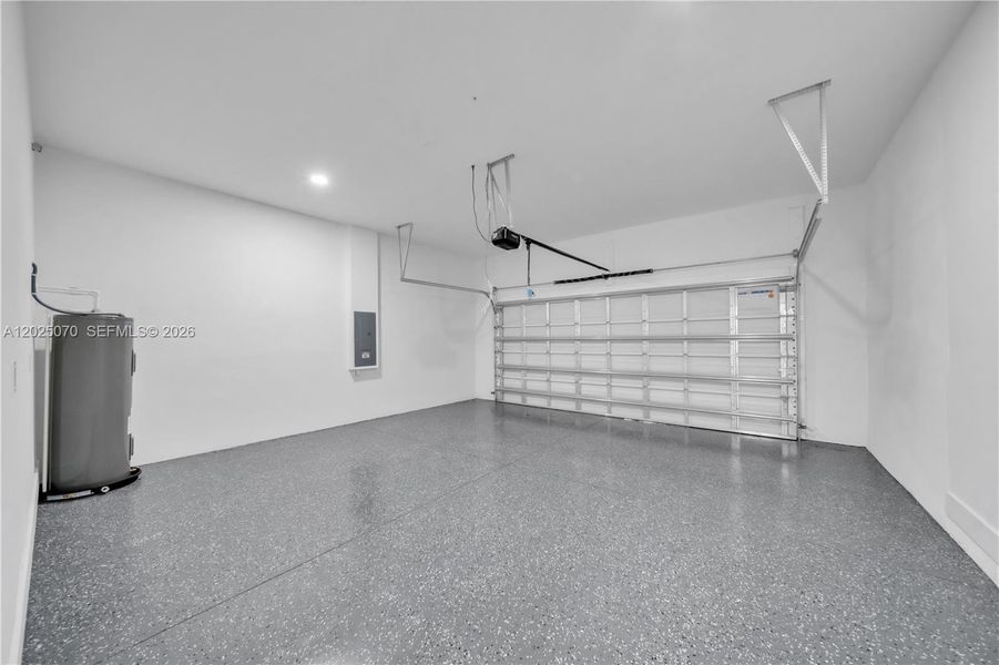 Spacious, unfurnished interior of a new home in , North Port (Image 34).