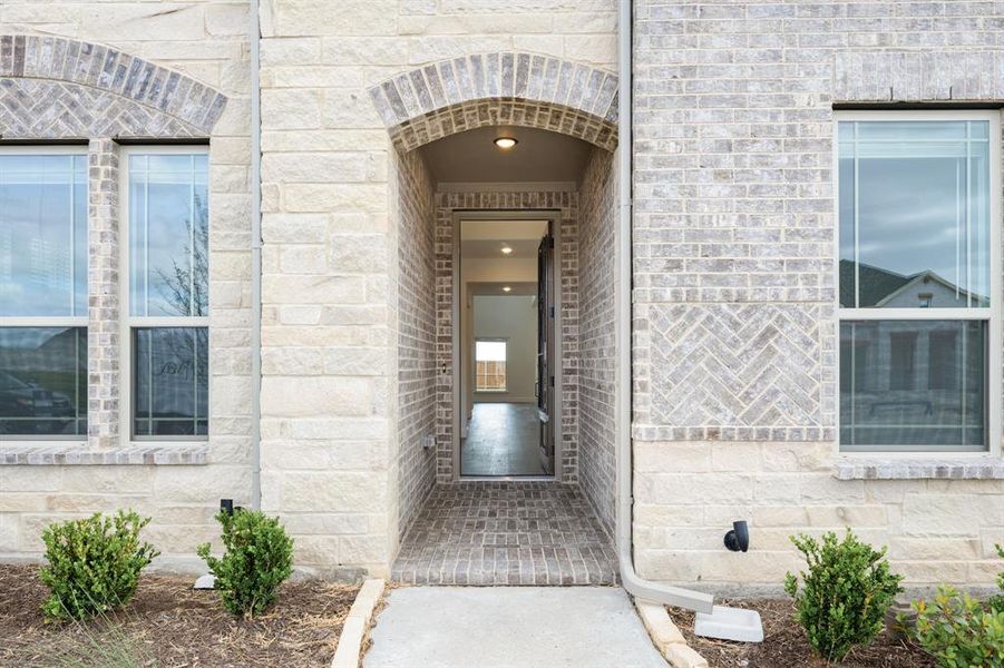 Exterior details and patio area of a home in Meraki, Forney (Image 3).