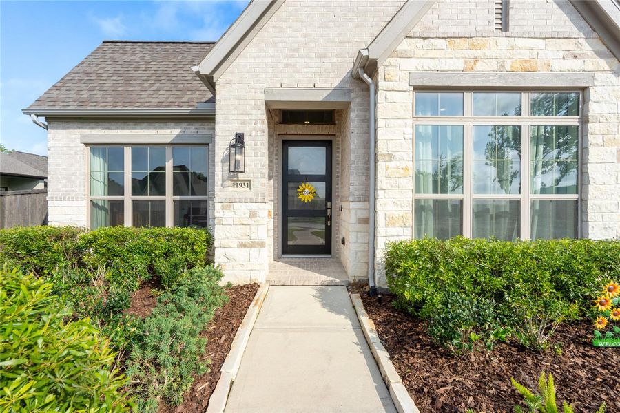 Exterior details and patio area of a home in Riceland, Mont Belvieu (Image 3).