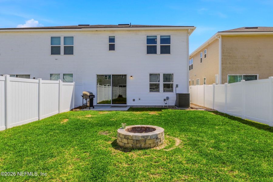 Exterior details and patio area of a home in , Jacksonville (Image 3).