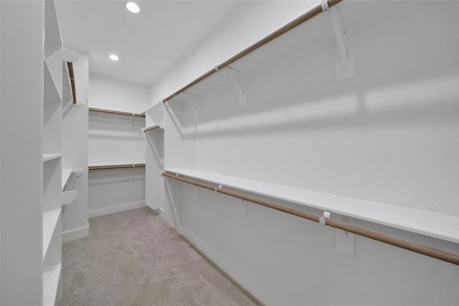 Walk- in closet ! Walk- in closet !