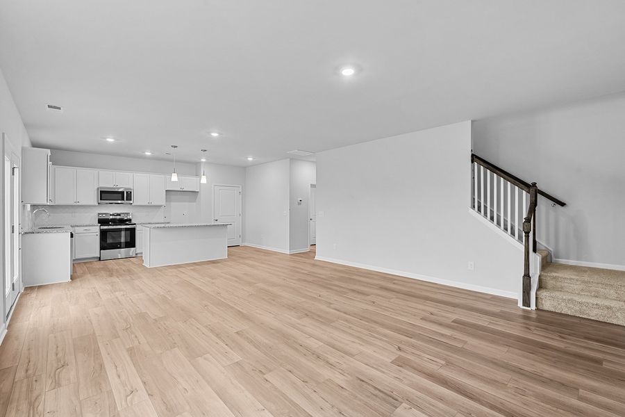 Spacious, unfurnished interior of a new home in Fieldstone, Lexington (Image 15).
