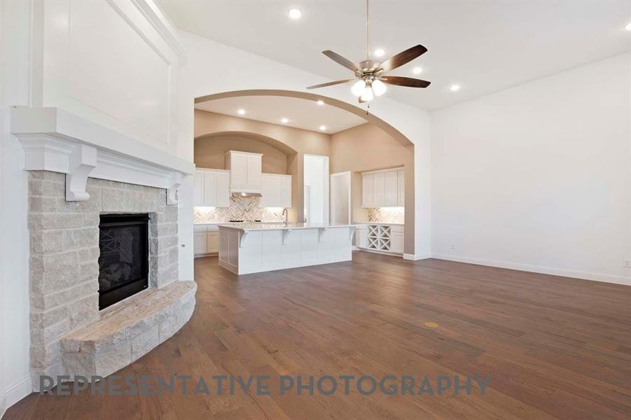 Spacious, unfurnished interior of a new home in Mustang Lakes, Celina (Image 6).