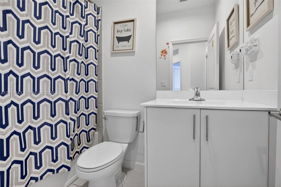 Furnished interior view inside a new home in , Lauderhill (Image 33).