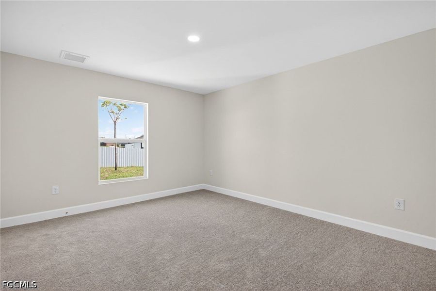 Spacious, unfurnished interior of a new home in Cape Coral, Cape Coral (Image 16).