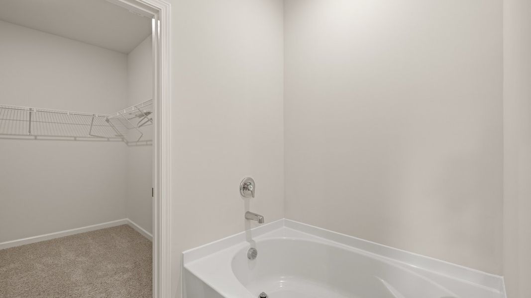 Representative unfurnished interior of a home built from the CALI Express by D.R. Horton in Teamon Pointe, Griffin (Image 21).