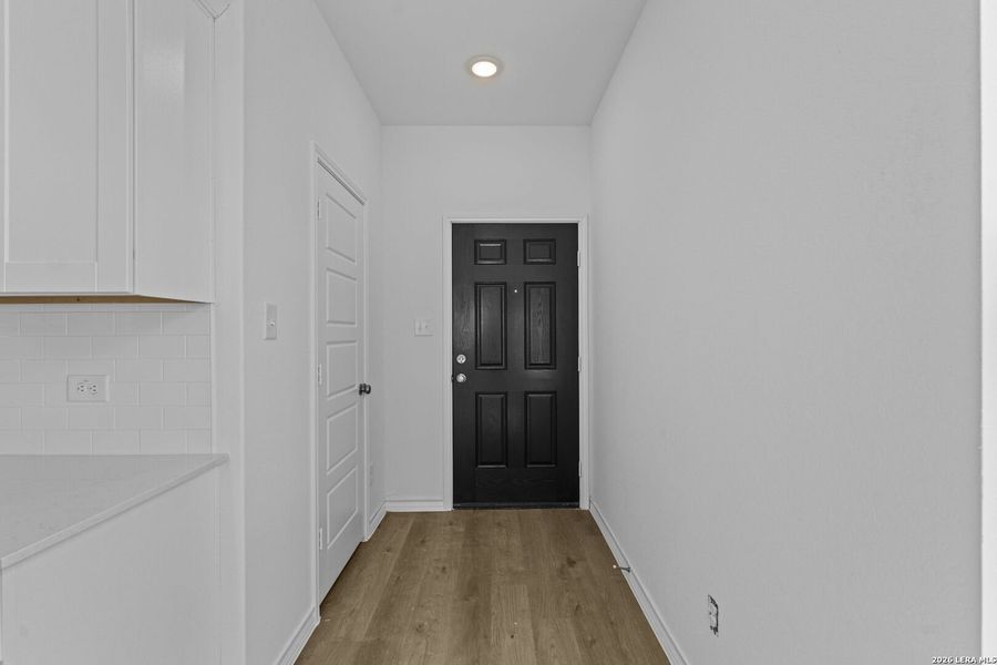Spacious, unfurnished interior of a new home in Corley Farms, Boerne (Image 14).