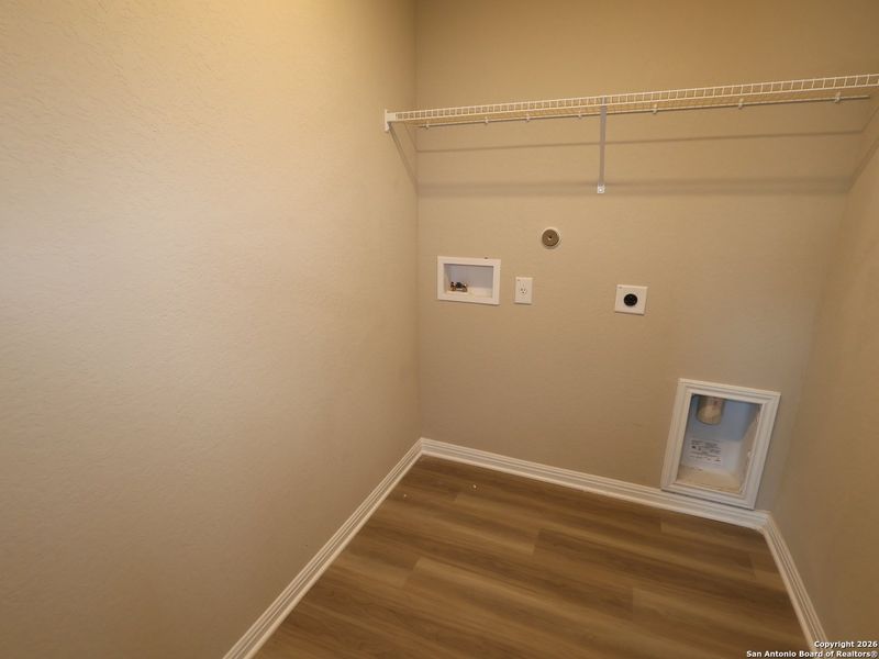 Spacious, unfurnished interior of a new home in Greenspoint Heights, Seguin (Image 25).