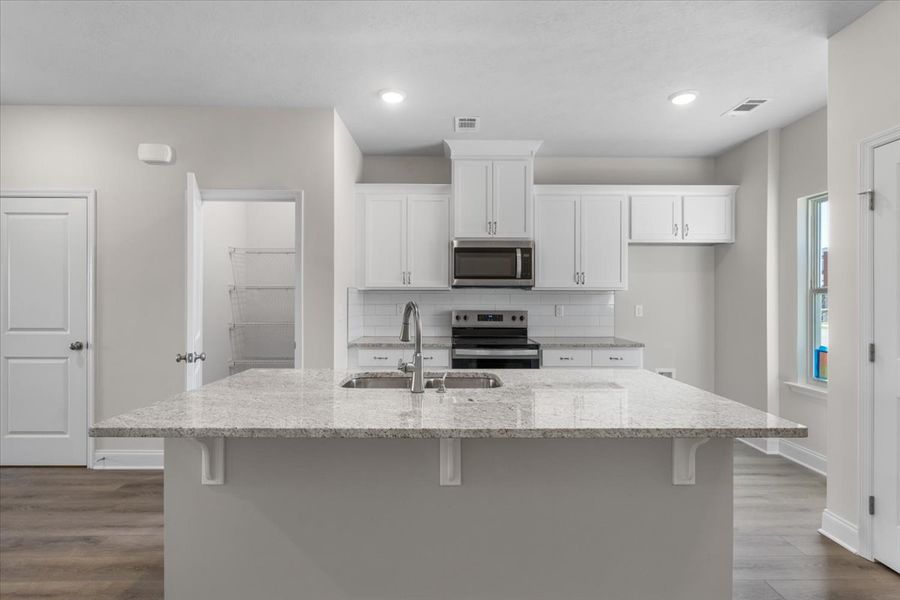Kitchen | 635 Hampton Drive, Modern Townhome Kitchen