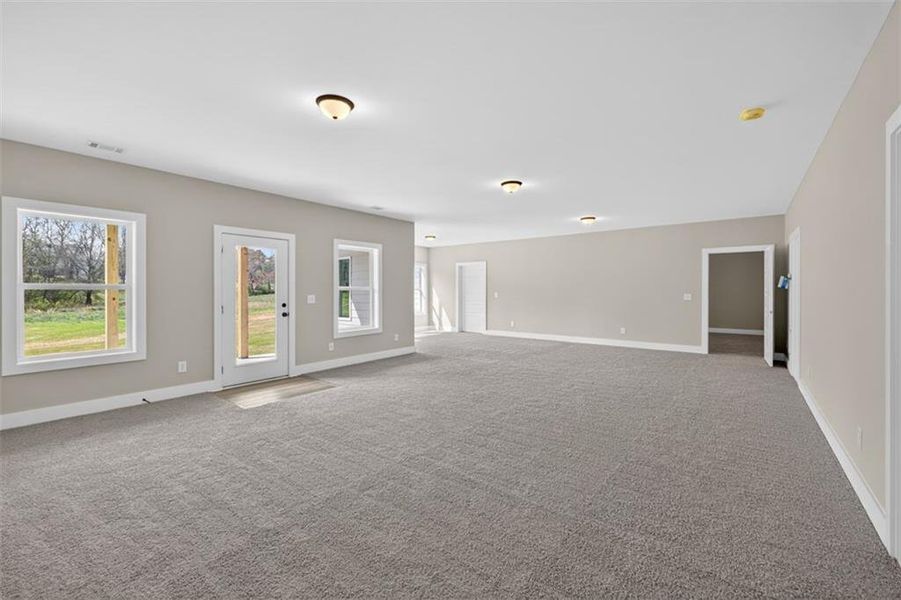 Spacious, unfurnished interior of a new home in , Bethlehem (Image 25).