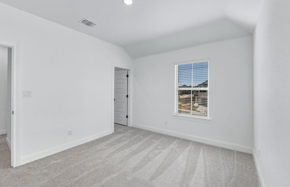 Spacious, unfurnished interior of a new home in Santa Rita Ranch, Liberty Hill (Image 38).