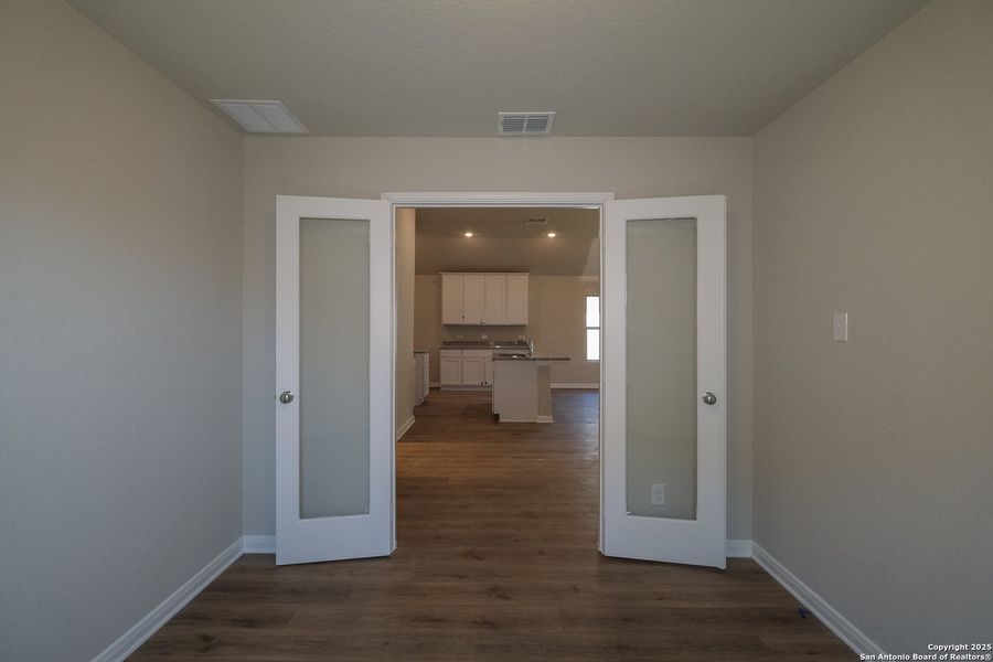 Spacious, unfurnished interior of a new home in Blue Ridge Ranch, San Antonio (Image 20). Spacious, unfurnished interior of a new home in Blue Ridge Ranch, San Antonio (Image 20).