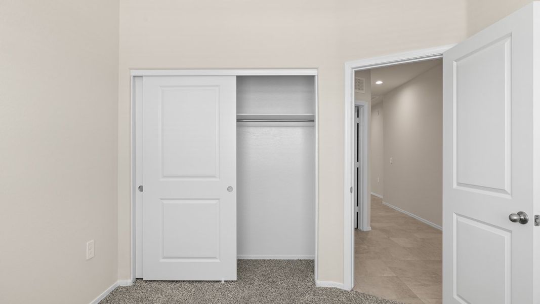Spacious, unfurnished interior of a new home in Rio Rancho Estates, Wittmann (Image 19).