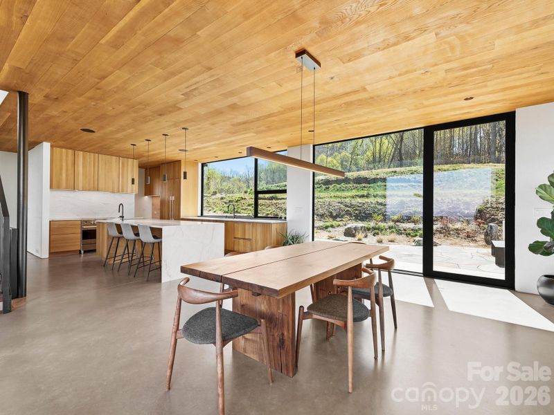 Community amenities in , Asheville (Image 29).