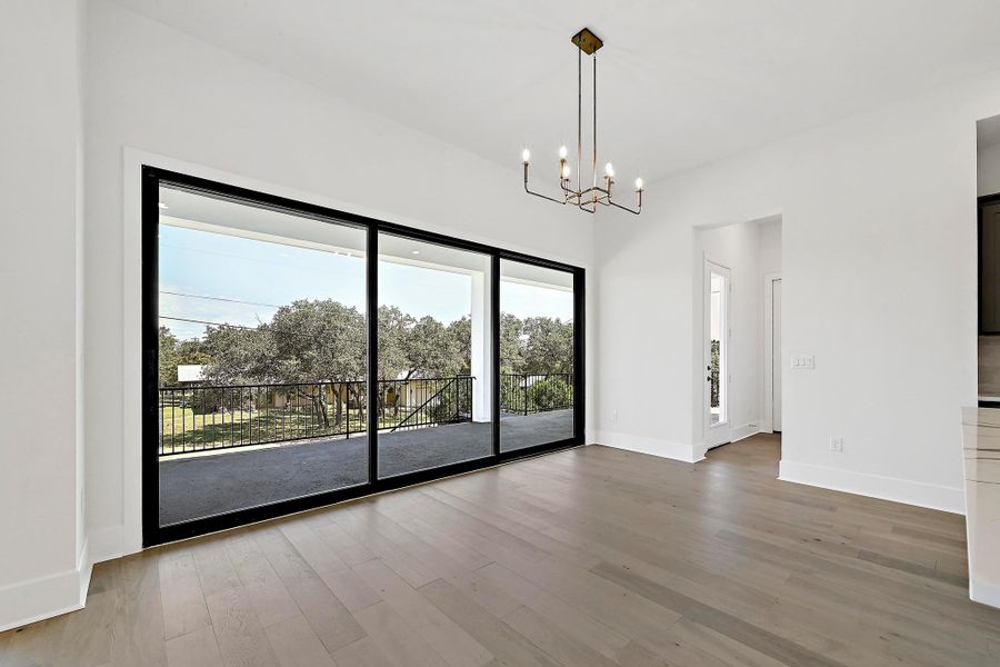 Spacious, unfurnished interior of a new home in Rough Hollow, Austin (Image 15).