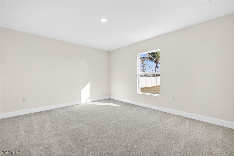 Spacious, unfurnished interior of a new home in Cape Coral, Cape Coral (Image 13).