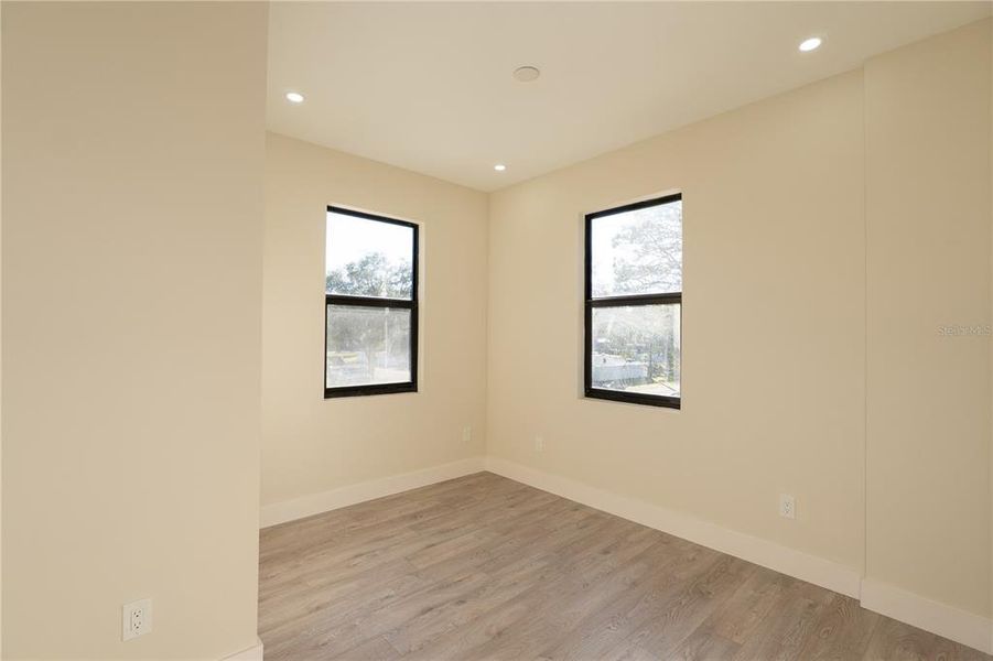 Spacious, unfurnished interior of a new home in , Tampa (Image 45).