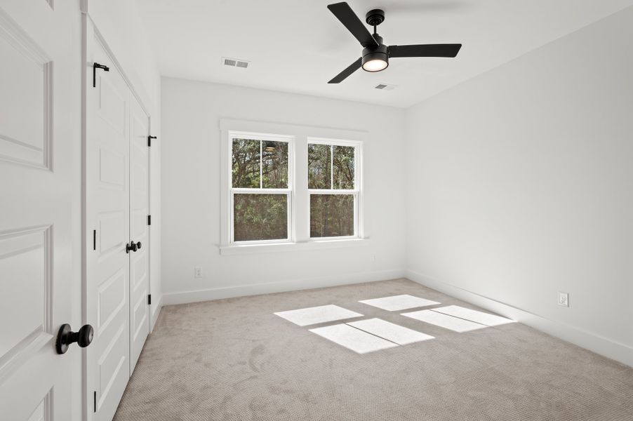 Spacious, unfurnished interior of a new home in Brunswick Plantation, Calabash (Image 16).