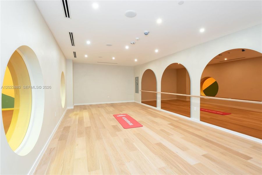 Spacious, unfurnished interior of a new home in , Miami (Image 25).