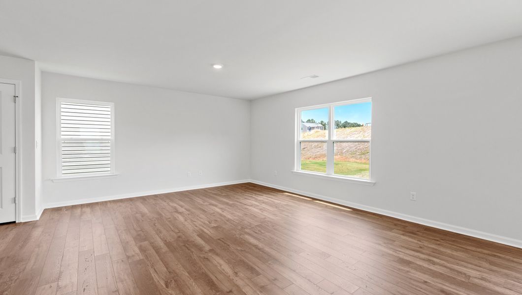 Spacious, unfurnished interior of a new home in Baxter Village, Boiling Springs (Image 18).