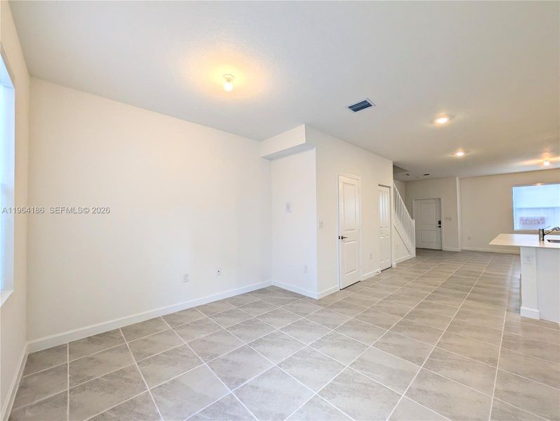 Spacious, unfurnished interior of a new home in , Florida City (Image 29).