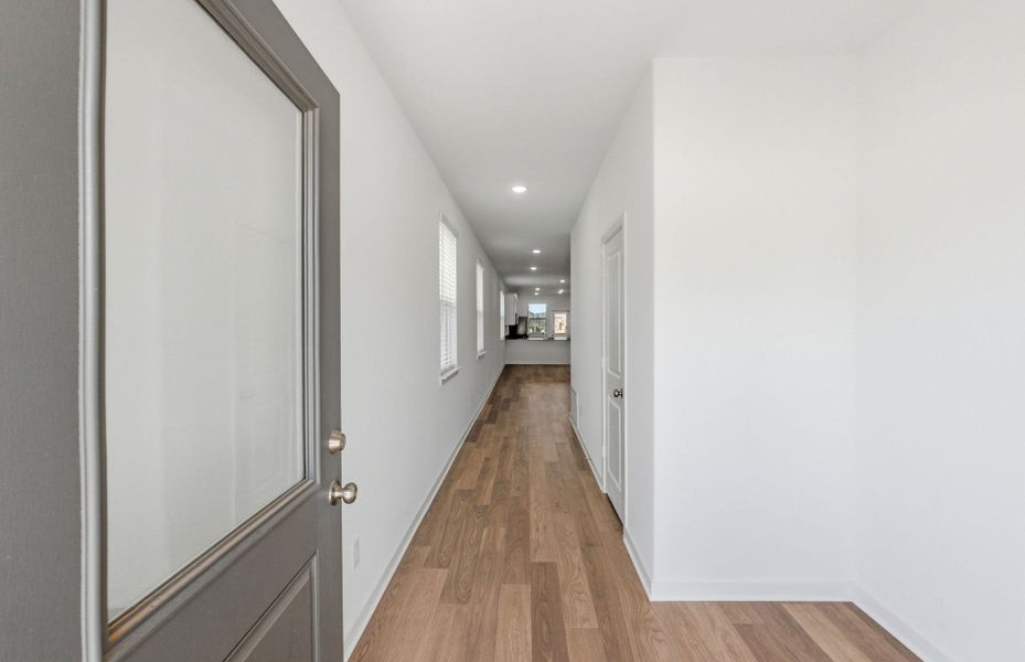 Spacious, unfurnished interior of a new home in Crosswinds, Kyle (Image 34).