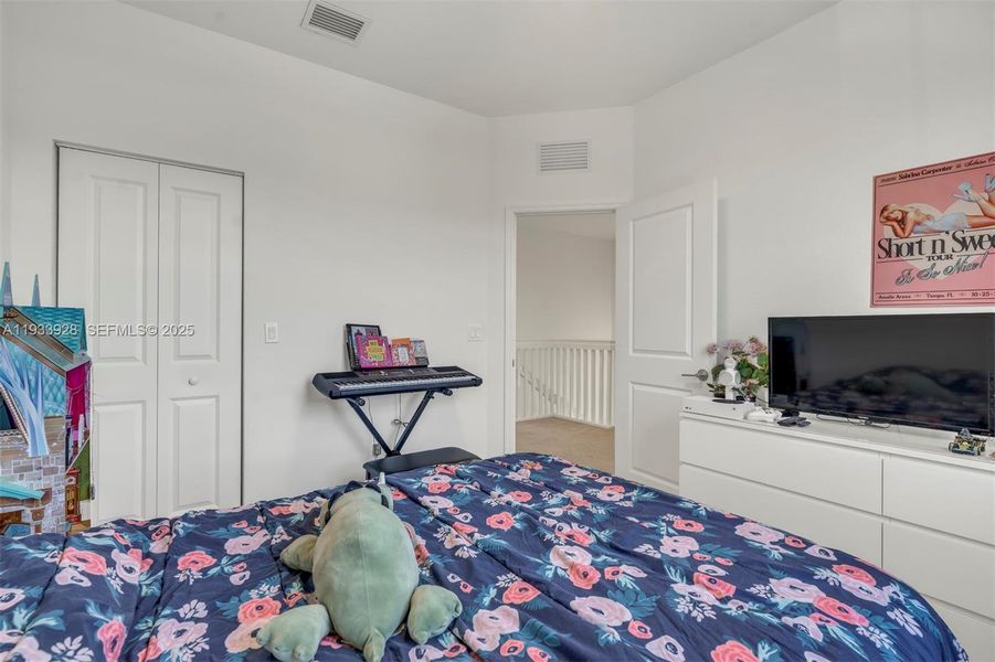 Furnished interior view inside a new home in , Coral Springs (Image 30).