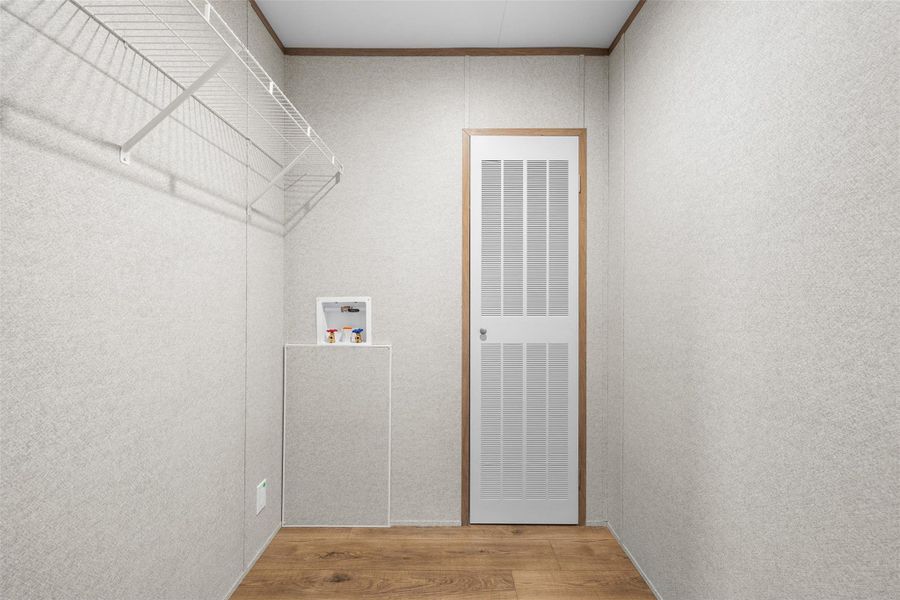 Spacious, unfurnished interior of a new home in , Navasota (Image 12).