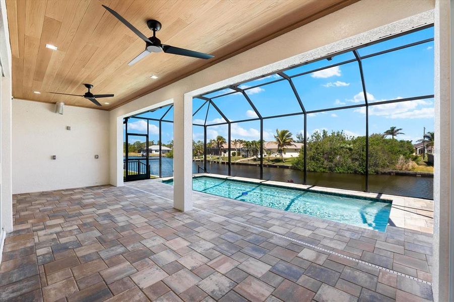 Exterior details and patio area of a home in , Port Charlotte (Image 20).