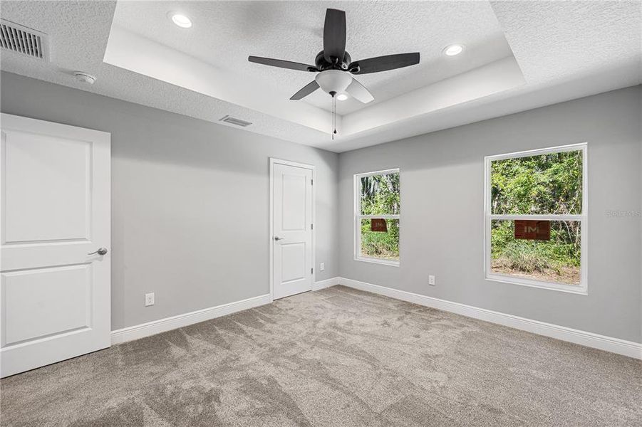 Spacious, unfurnished interior of a new home in , Lake Panasoffkee (Image 34).