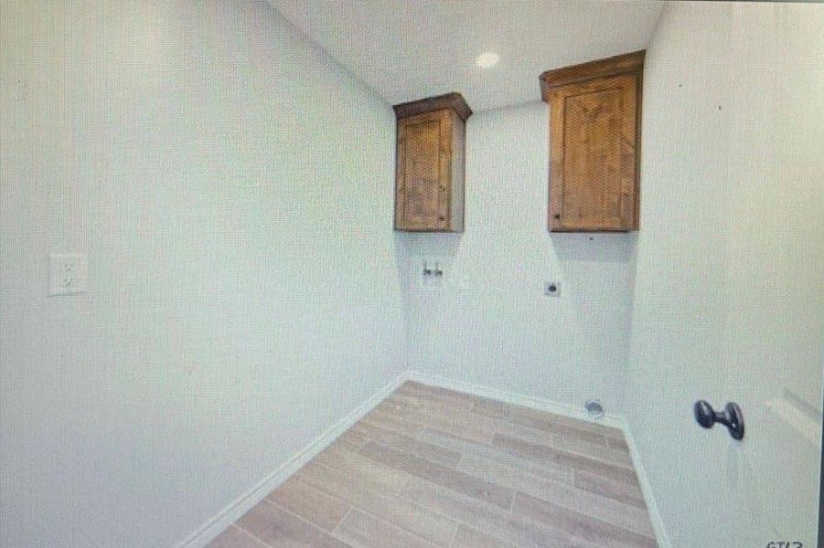 Spacious, unfurnished interior of a new home in , Tyler (Image 17).