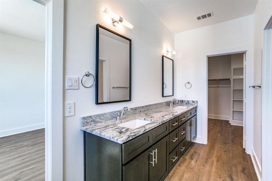 Furnished interior view inside a new home in , Farmers Branch (Image 10).