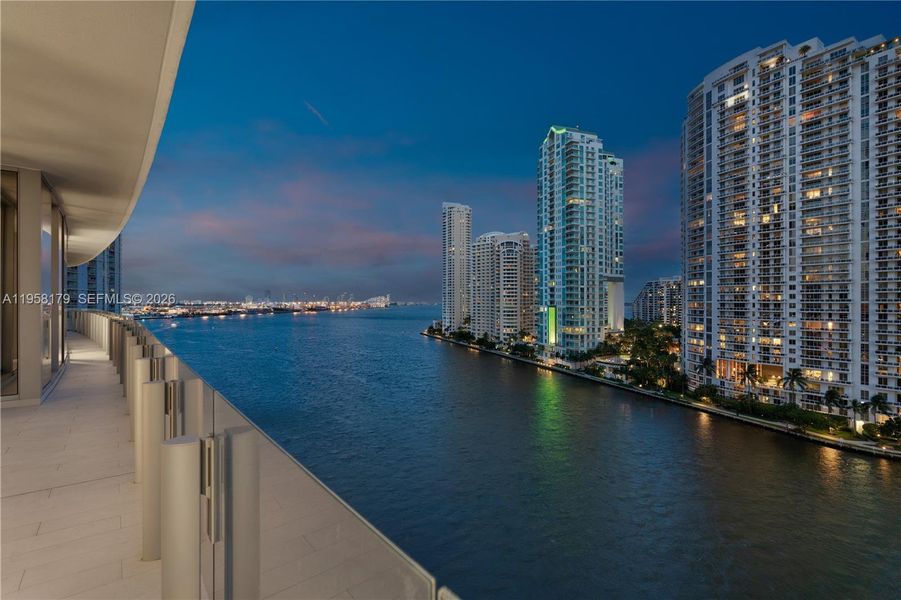 Condo located in Miami, FL showcasing its design and architecture (Image 24).