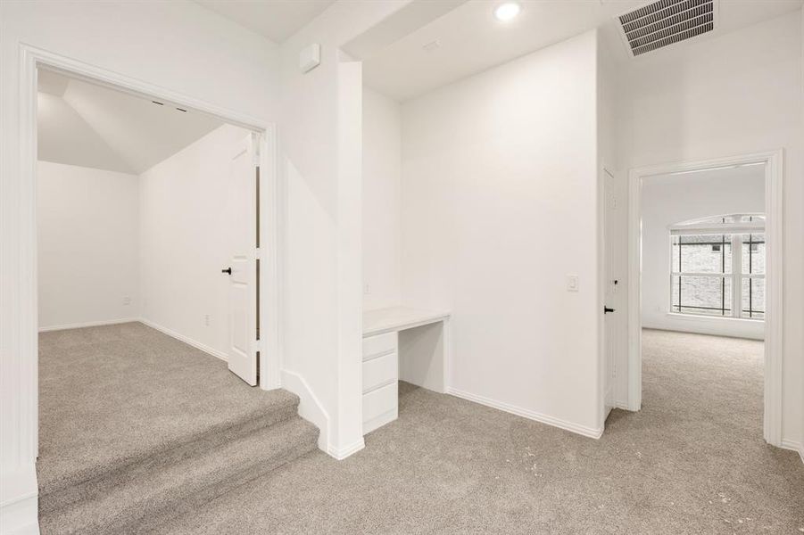 Spacious, unfurnished interior of a new home in Villages of Hurricane Creek, Anna (Image 30).