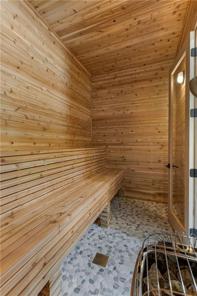 Image 86 of a home in .