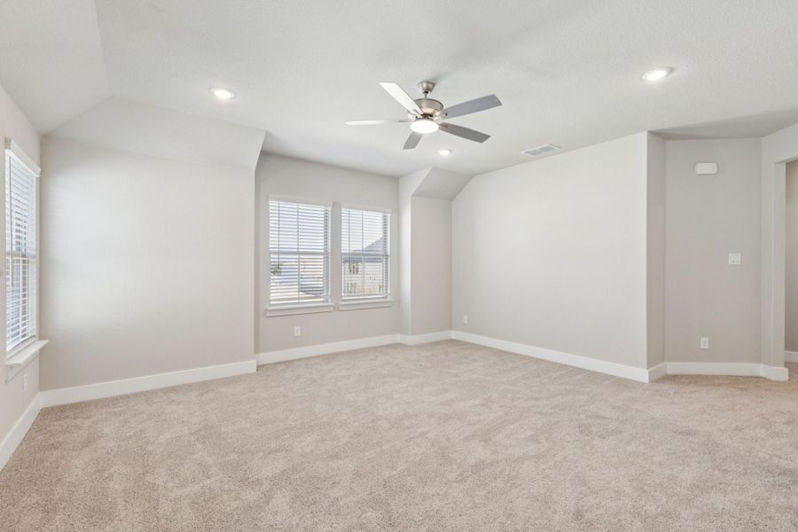 Spacious, unfurnished interior of a new home in Painted Tree Woodland West, McKinney (Image 31).