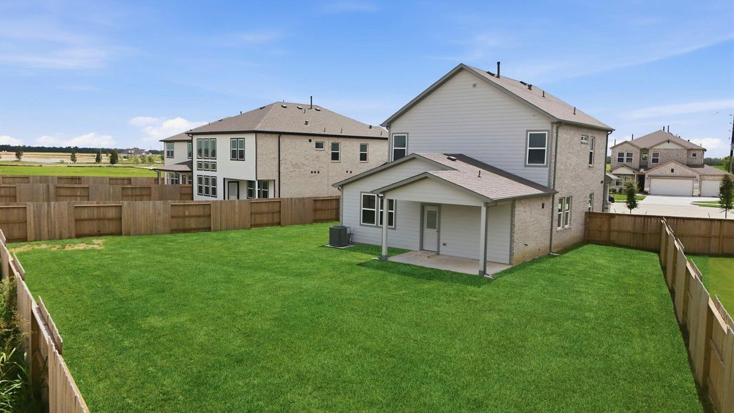 Exterior details and patio area of a home in , Iowa Colony (Image 3).