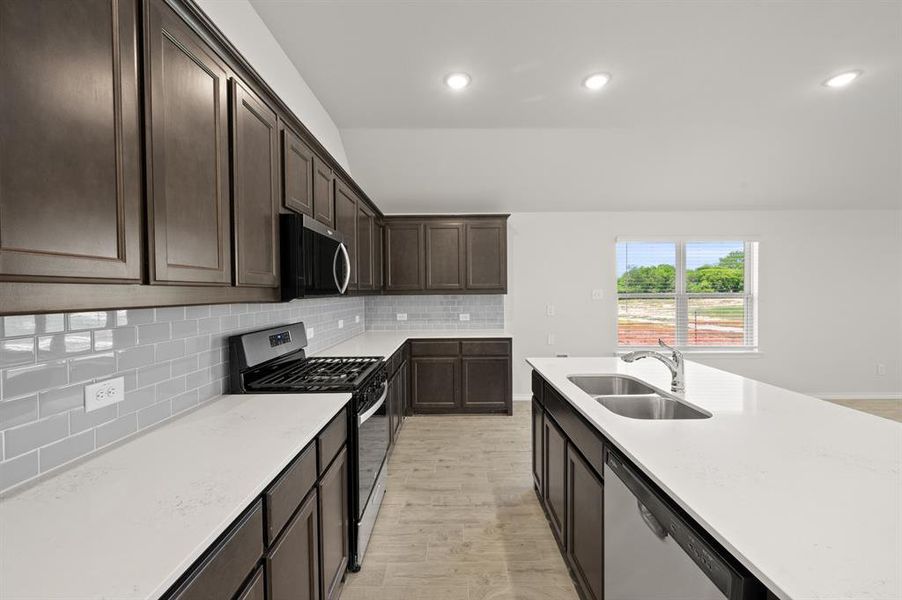 2833 Hay- Kitchen-3