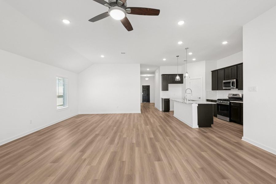 Spacious, unfurnished interior of a new home in Lago Mar, Santa Fe (Image 16). Spacious, unfurnished interior of a new home in Lago Mar, Santa Fe (Image 16).