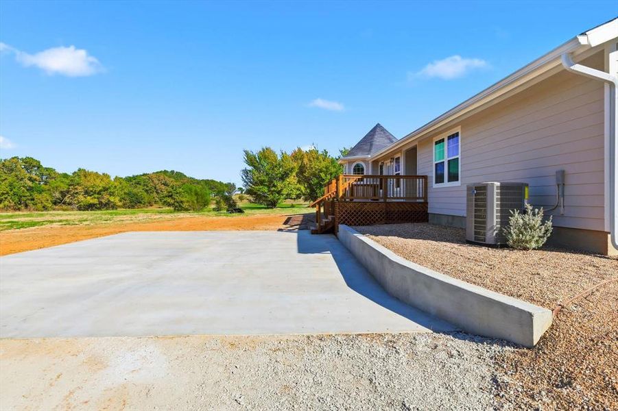 Exterior details and patio area of a home in , Boyd (Image 17).