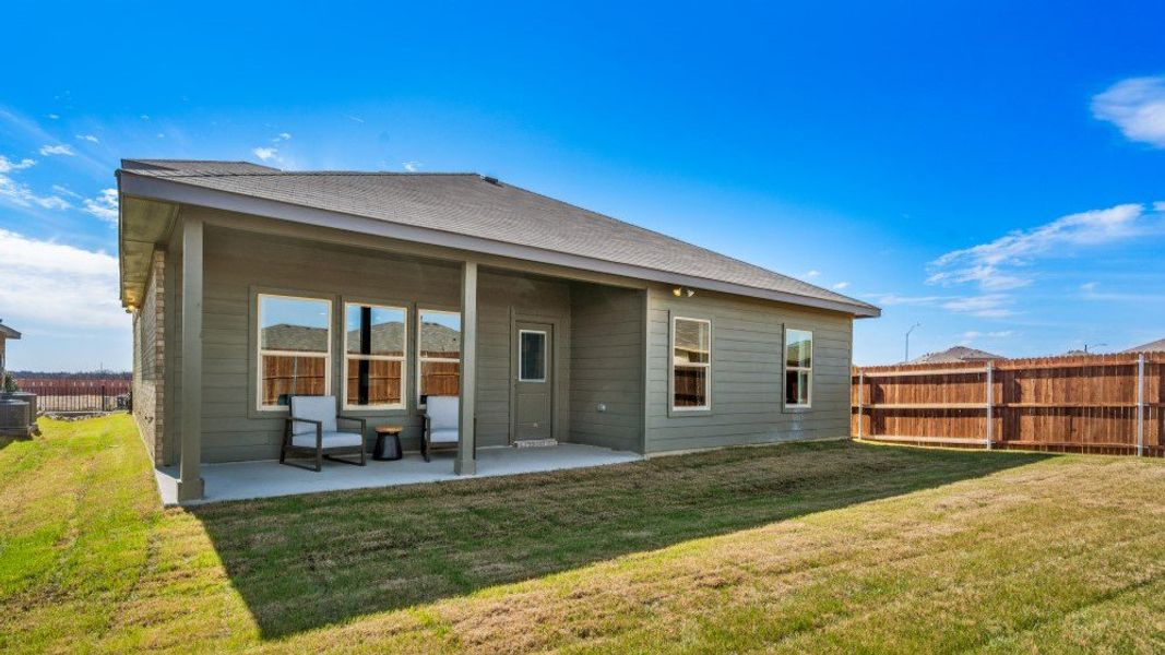 Representative exterior details of a home built from the Ozark by D.R. Horton in Rock Creek West, Fort Worth (Image 4).