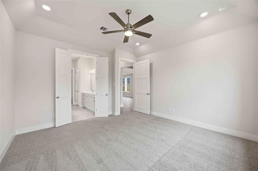Spacious, unfurnished interior of a new home in Ellwood, Iowa Colony (Image 29).