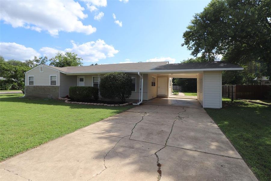 Exterior details and patio area of a home in , Brownwood (Image 16).