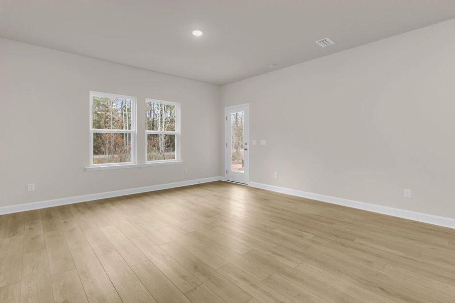 Spacious, unfurnished interior of a new home in Hammock Walk at Nexton, Summerville (Image 20).